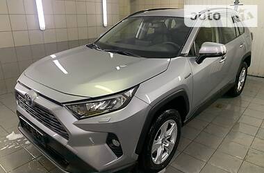 Позашляховик / Кросовер Toyota RAV4 2019 в 
