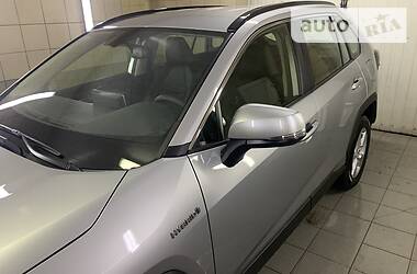 Позашляховик / Кросовер Toyota RAV4 2019 в 