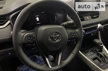 Позашляховик / Кросовер Toyota RAV4 2019 в 