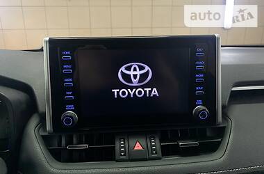 Позашляховик / Кросовер Toyota RAV4 2019 в 