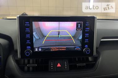 Позашляховик / Кросовер Toyota RAV4 2019 в 