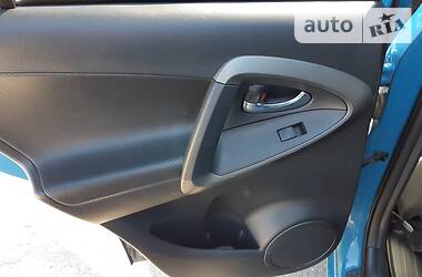 Внедорожник / Кроссовер Toyota RAV4 2010 в 