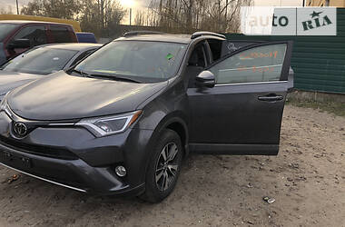 Позашляховик / Кросовер Toyota RAV4 2016 в 