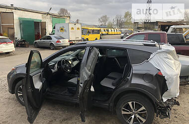 Позашляховик / Кросовер Toyota RAV4 2016 в 