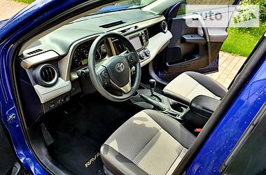 Позашляховик / Кросовер Toyota RAV4 2015 в 