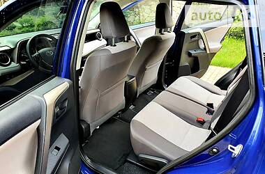 Позашляховик / Кросовер Toyota RAV4 2015 в 