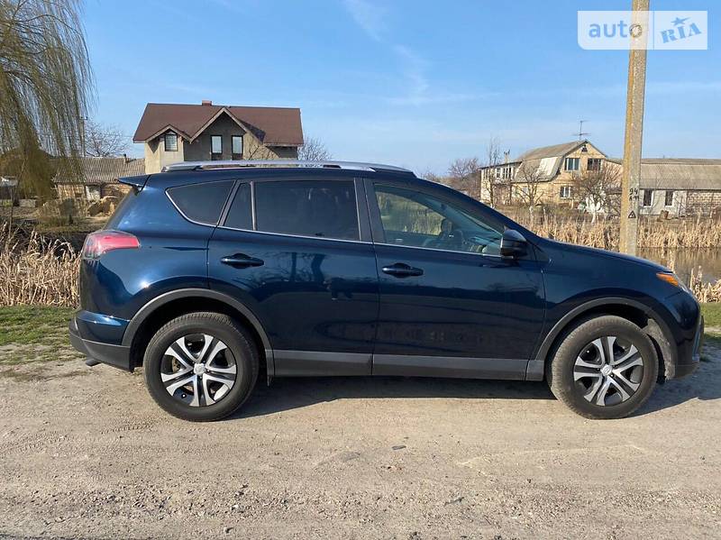 Позашляховик / Кросовер Toyota RAV4 2017 в Києві