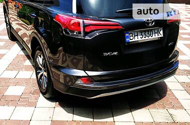 Позашляховик / Кросовер Toyota RAV4 2018 в 