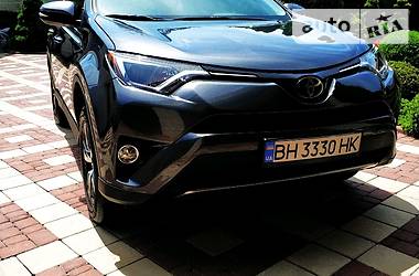 Позашляховик / Кросовер Toyota RAV4 2018 в 