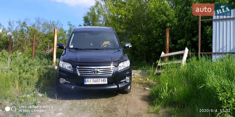 Позашляховик / Кросовер Toyota RAV4 2011 в Києві