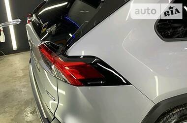 Позашляховик / Кросовер Toyota RAV4 2019 в 