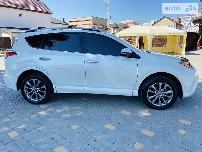 Позашляховик / Кросовер Toyota RAV4 2016 в Одесі