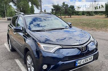 Позашляховик / Кросовер Toyota RAV4 2016 в 