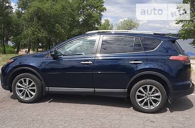 Позашляховик / Кросовер Toyota RAV4 2016 в 