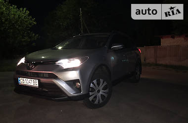 Позашляховик / Кросовер Toyota RAV4 2017 в 