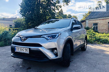 Позашляховик / Кросовер Toyota RAV4 2017 в 