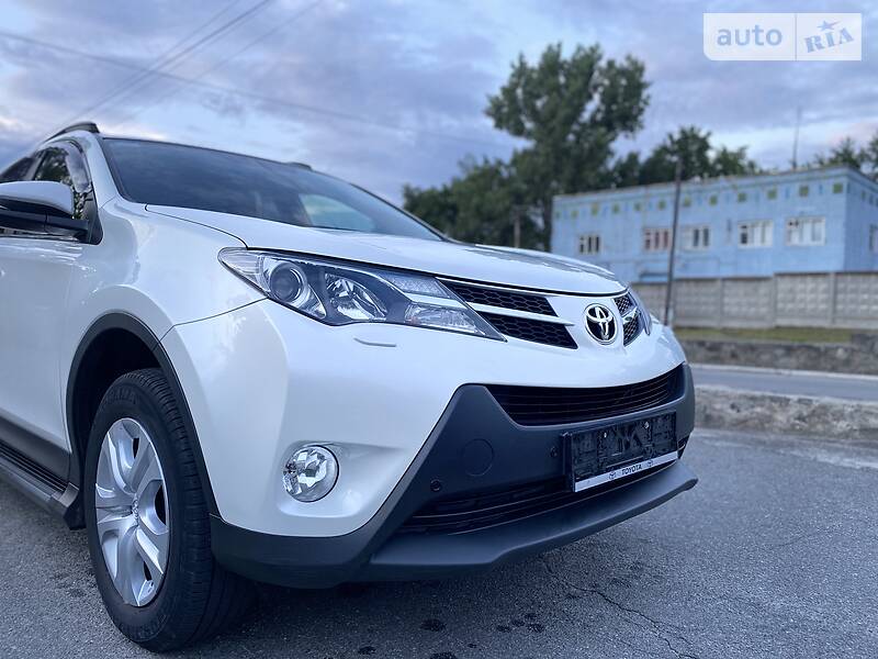 Позашляховик / Кросовер Toyota RAV4 2014 в Малині