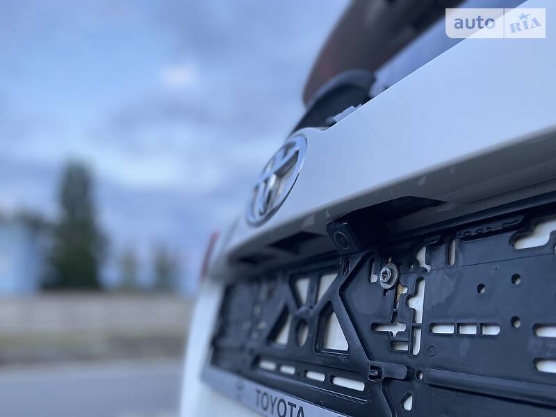 Позашляховик / Кросовер Toyota RAV4 2014 в Малині