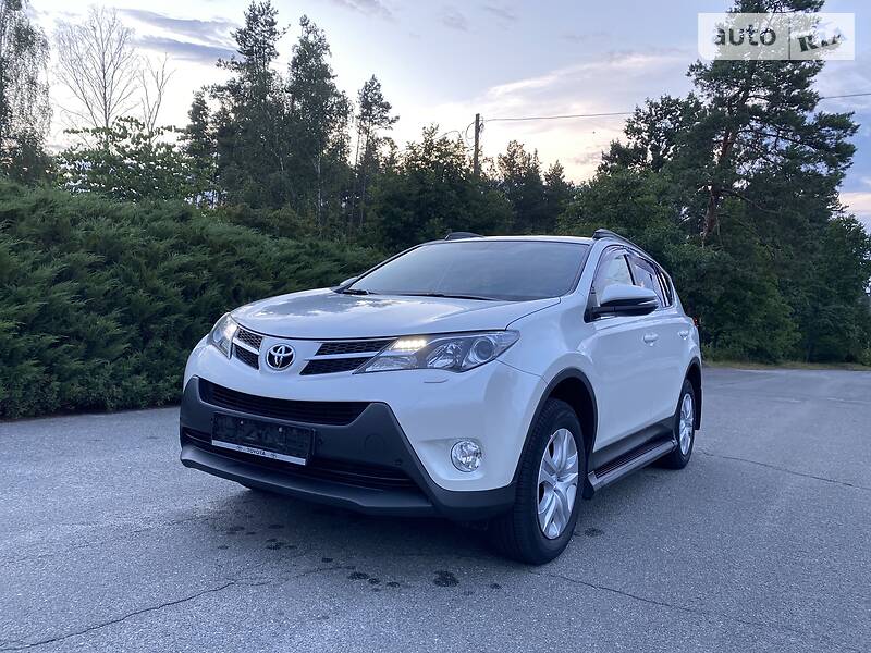 Позашляховик / Кросовер Toyota RAV4 2014 в Малині