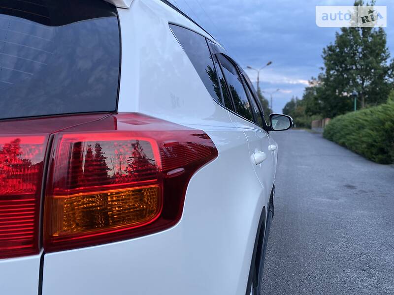 Позашляховик / Кросовер Toyota RAV4 2014 в Малині