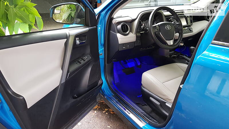 Позашляховик / Кросовер Toyota RAV4 2016 в Дніпрі