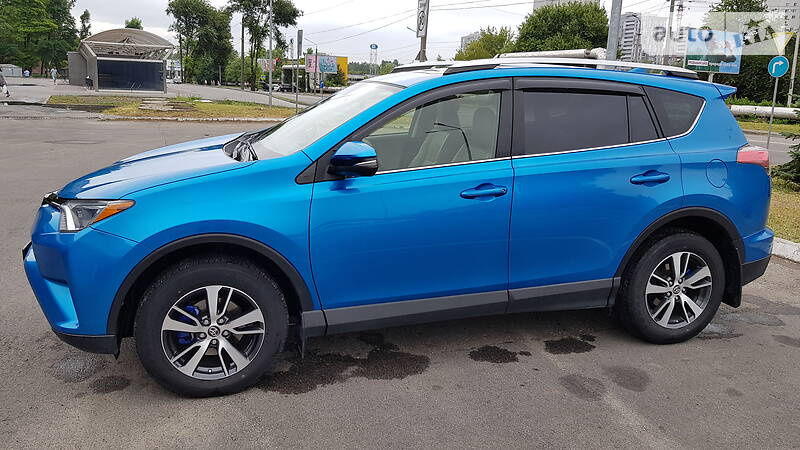Позашляховик / Кросовер Toyota RAV4 2016 в Дніпрі