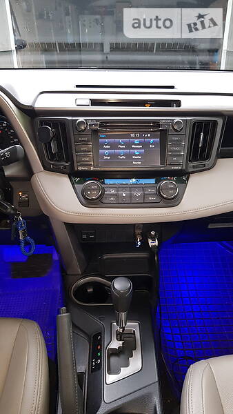 Позашляховик / Кросовер Toyota RAV4 2016 в Дніпрі
