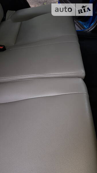 Позашляховик / Кросовер Toyota RAV4 2016 в Дніпрі