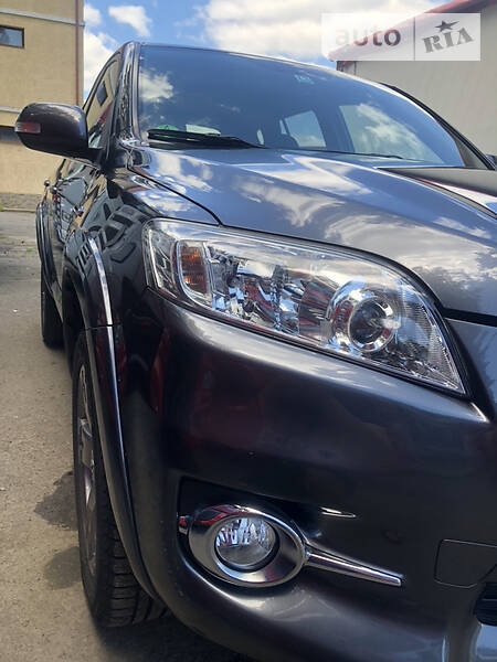 Позашляховик / Кросовер Toyota RAV4 2010 в Хусті