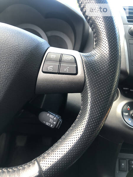 Позашляховик / Кросовер Toyota RAV4 2010 в Хусті