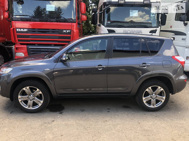 Позашляховик / Кросовер Toyota RAV4 2010 в Хусті