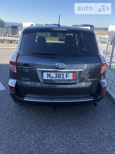 Позашляховик / Кросовер Toyota RAV4 2010 в Хусті