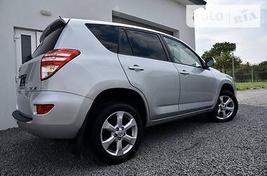 Внедорожник / Кроссовер Toyota RAV4 2011 в 