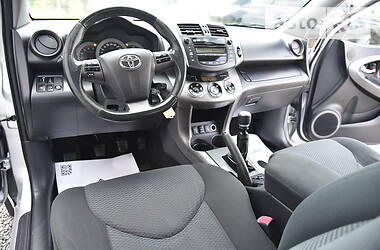 Внедорожник / Кроссовер Toyota RAV4 2011 в 