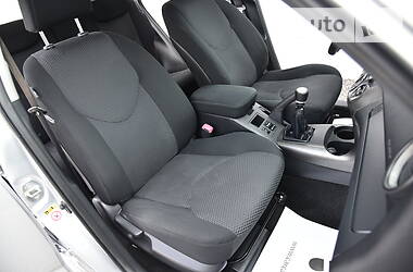 Внедорожник / Кроссовер Toyota RAV4 2011 в 