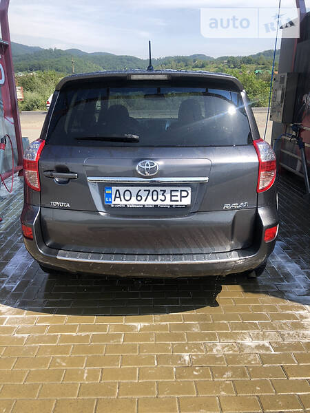 Позашляховик / Кросовер Toyota RAV4 2010 в Хусті