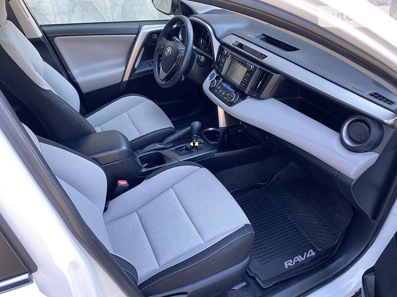 Позашляховик / Кросовер Toyota RAV4 2018 в Києві