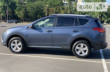 Позашляховик / Кросовер Toyota RAV4 2014 в 