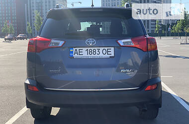 Позашляховик / Кросовер Toyota RAV4 2014 в 