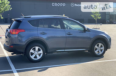 Позашляховик / Кросовер Toyota RAV4 2014 в 