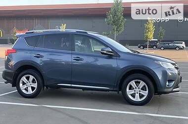 Позашляховик / Кросовер Toyota RAV4 2014 в 