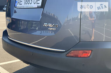 Позашляховик / Кросовер Toyota RAV4 2014 в 