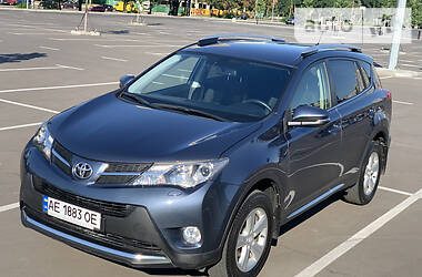 Позашляховик / Кросовер Toyota RAV4 2014 в 