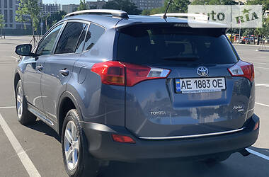 Позашляховик / Кросовер Toyota RAV4 2014 в 