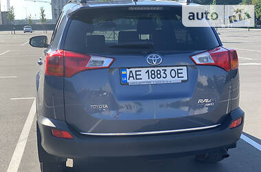 Позашляховик / Кросовер Toyota RAV4 2014 в 