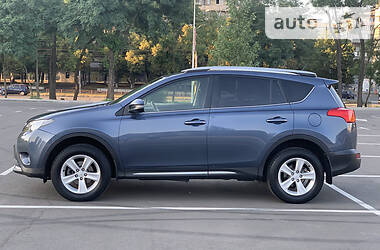 Позашляховик / Кросовер Toyota RAV4 2014 в 