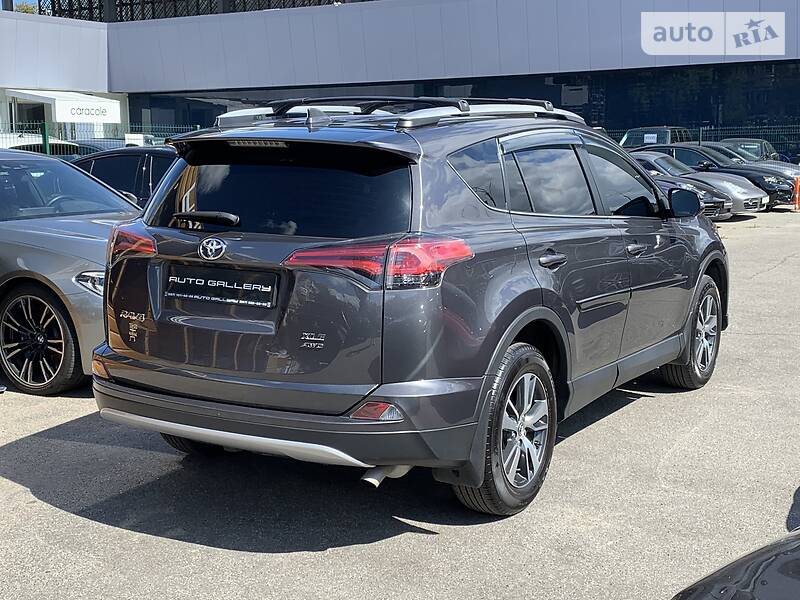 Універсал Toyota RAV4 2016 в Києві