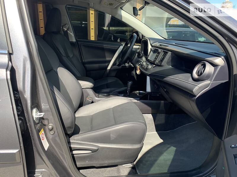 Універсал Toyota RAV4 2016 в Києві