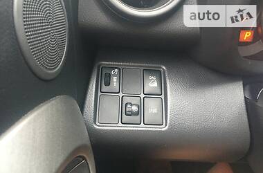 Позашляховик / Кросовер Toyota RAV4 2012 в 