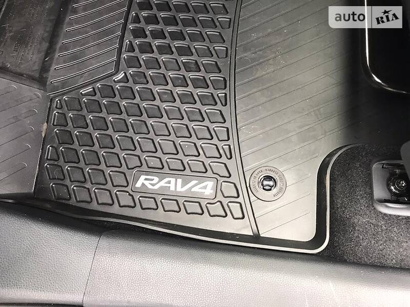 Позашляховик / Кросовер Toyota RAV4 2019 в Києві